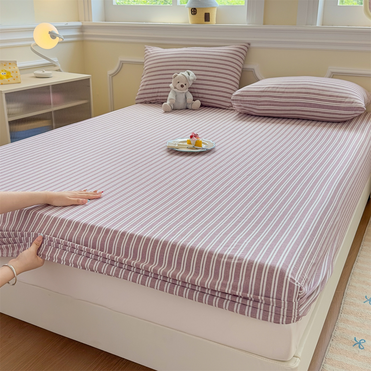 91家纺网 家纺一手货源 找家纺 菡宝 2025新款全棉纯棉色织水洗棉单单床笠 牧野魅影紫