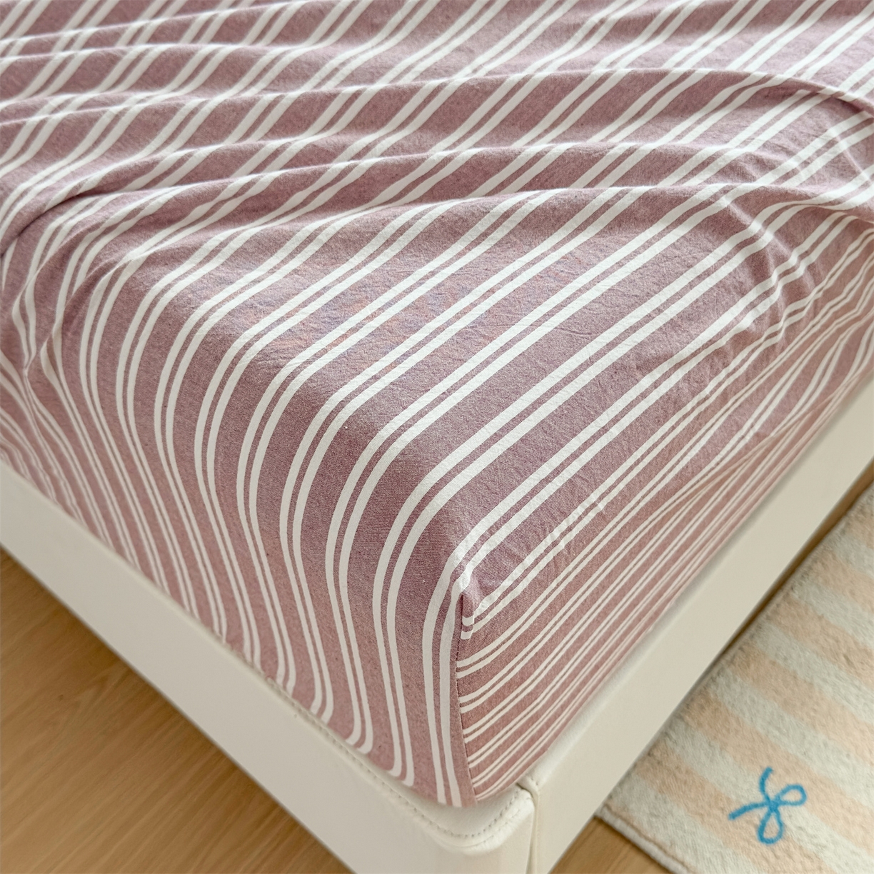 91家纺网 家纺一手货源 找家纺 菡宝 2025新款全棉纯棉色织水洗棉单单床笠 牧野魅影紫