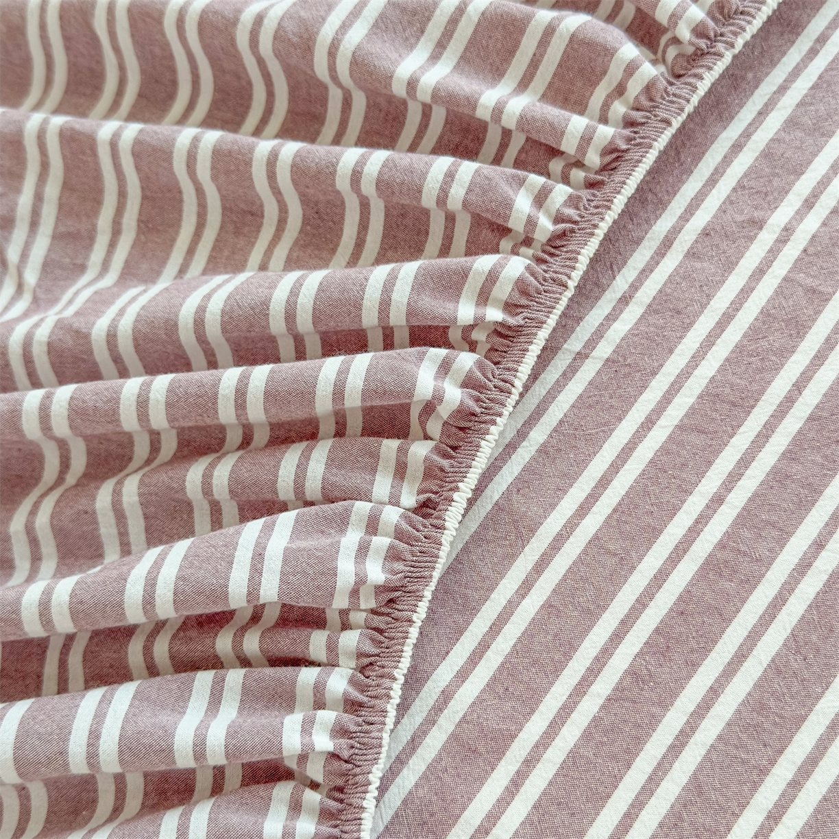 91家纺网 家纺一手货源 找家纺 菡宝 2025新款全棉纯棉色织水洗棉单单床笠 牧野魅影紫