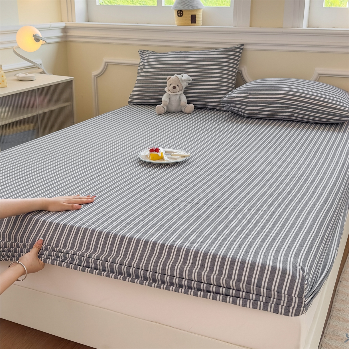 91家纺网 家纺一手货源 找家纺 菡宝 2025新款全棉纯棉色织水洗棉单单床笠 牧野丈青灰