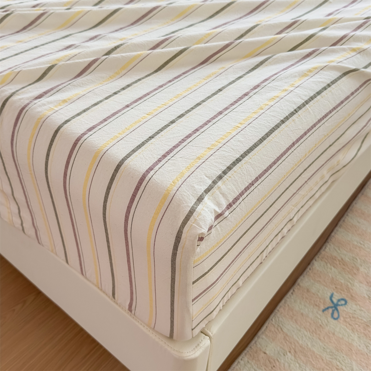 91家纺网 家纺一手货源 找家纺 菡宝 2025新款全棉纯棉色织水洗棉单单床笠 且乐紫青年