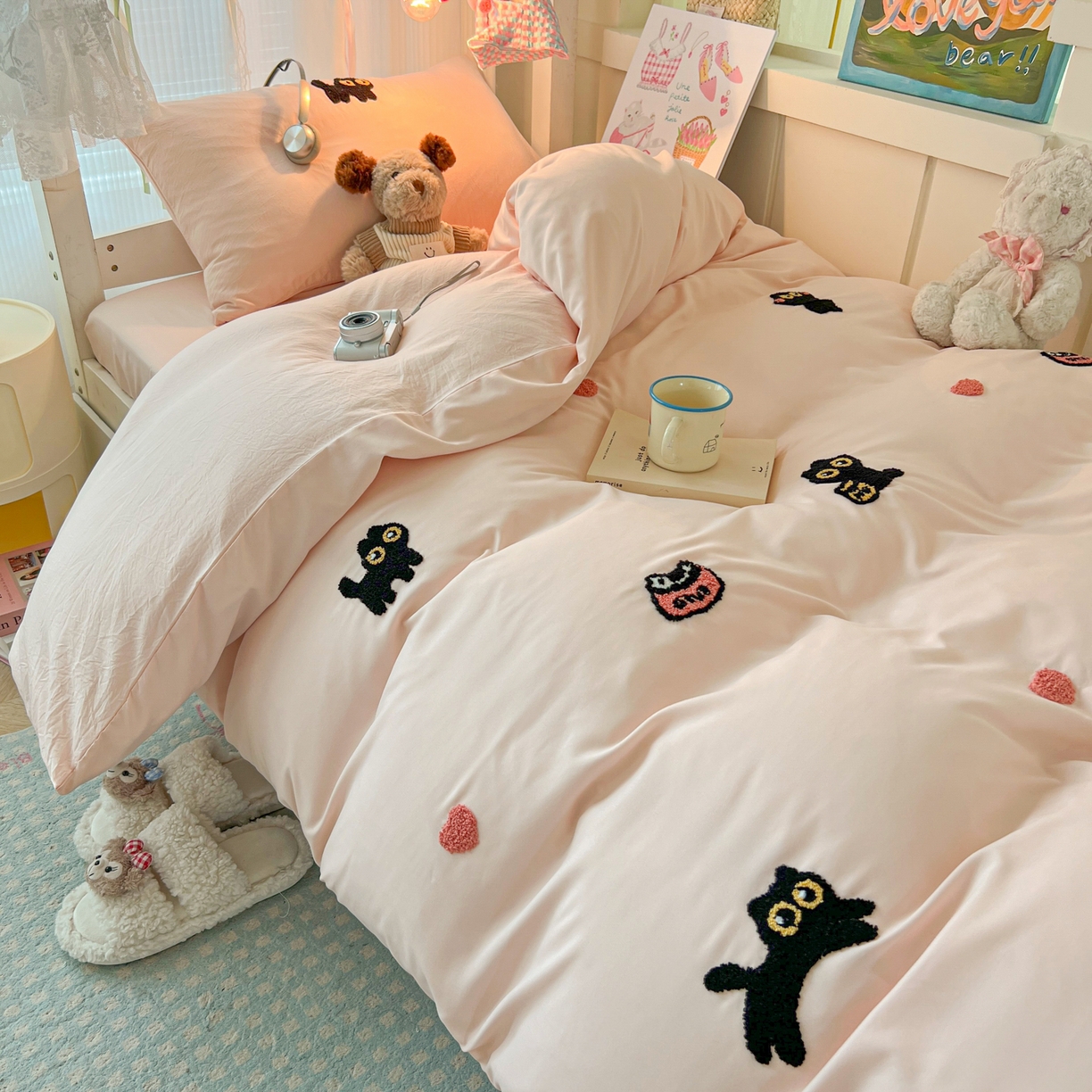 91家纺网 家纺一手货源 找家纺 韩巢家纺 2025新款学生宿舍寝室上下铺水洗棉毛巾绣被套床单三四件套-幸运猫 幸运猫浅粉