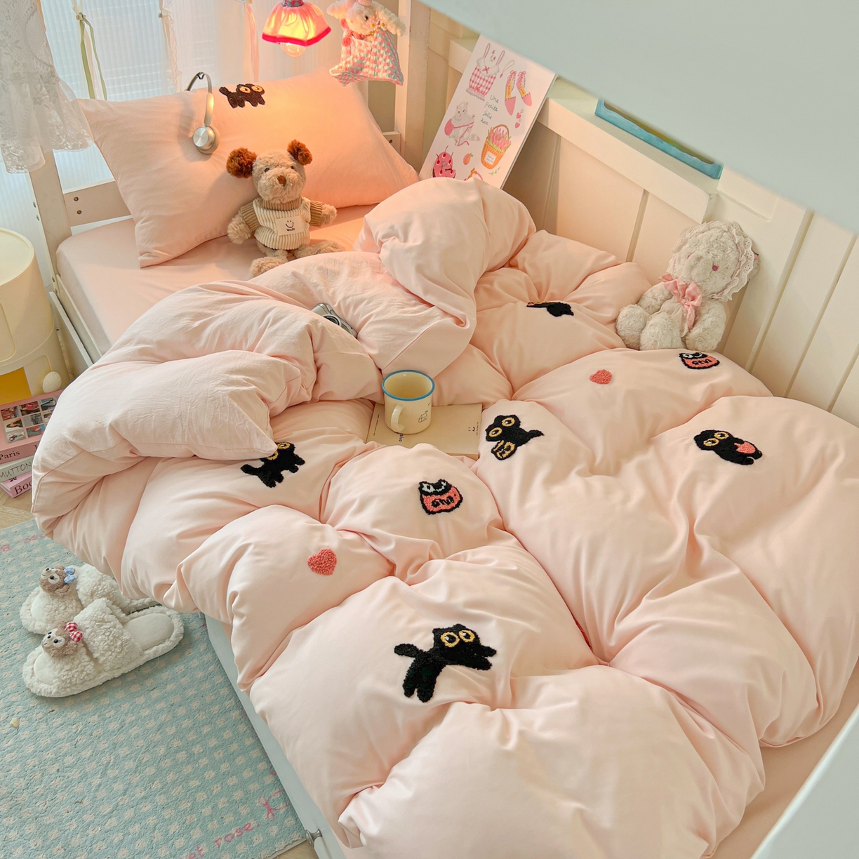 91家纺网 家纺一手货源 找家纺 韩巢家纺 2025新款学生宿舍寝室上下铺水洗棉毛巾绣被套床单三四件套-幸运猫 幸运猫浅粉