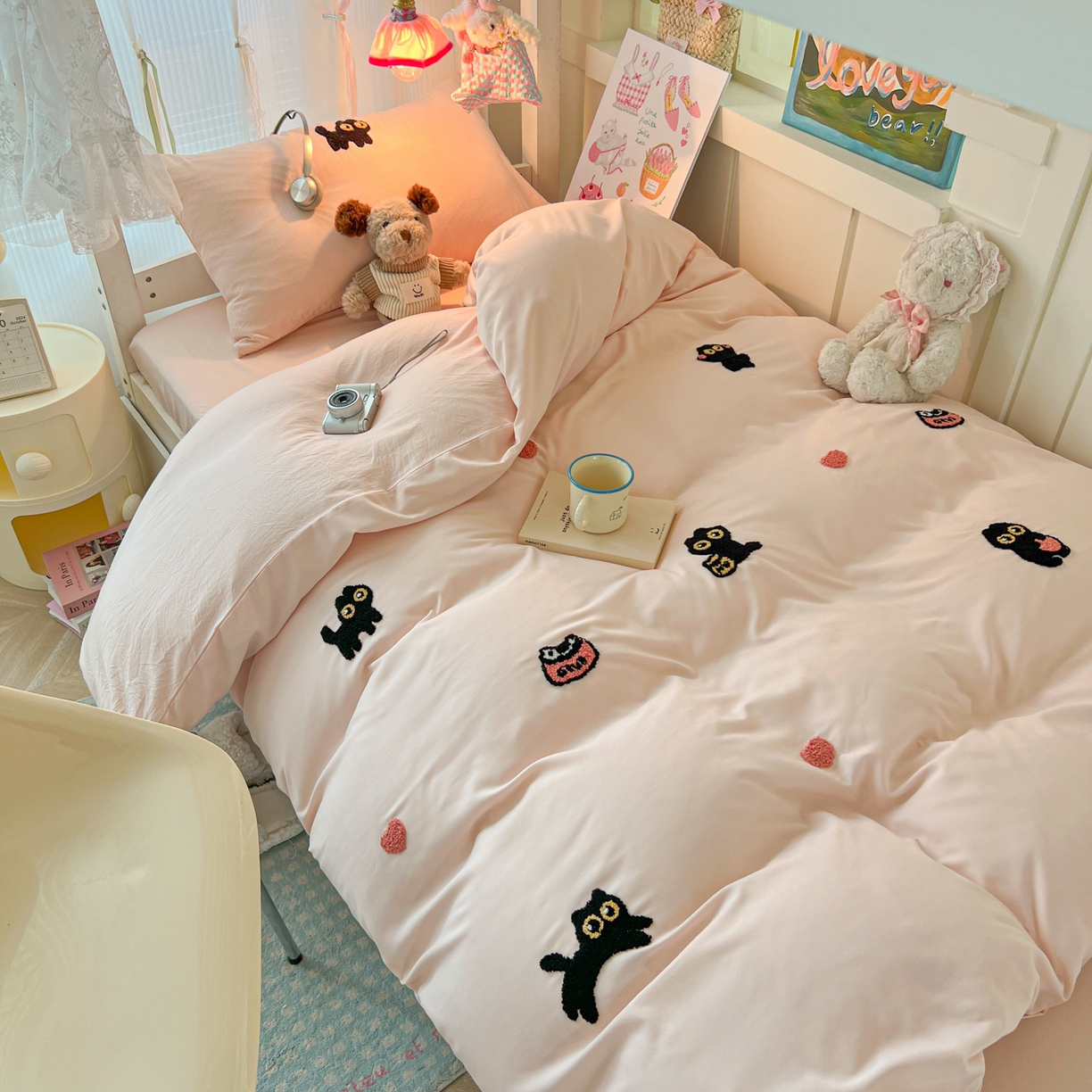 91家纺网 家纺一手货源 找家纺 韩巢家纺 2025新款学生宿舍寝室上下铺水洗棉毛巾绣被套床单三四件套-幸运猫 幸运猫浅粉