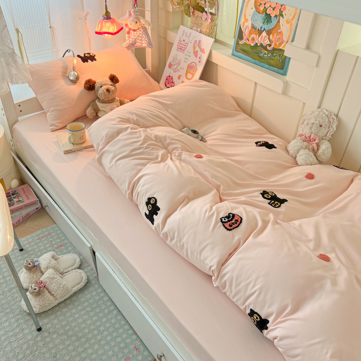 91家纺网 家纺一手货源 找家纺 韩巢家纺 2025新款学生宿舍寝室上下铺水洗棉毛巾绣被套床单三四件套-幸运猫 幸运猫浅粉