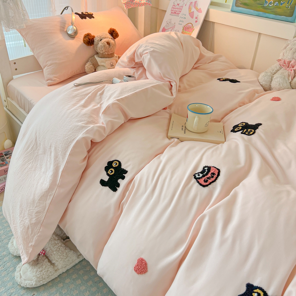 91家纺网 家纺一手货源 找家纺 韩巢家纺 2025新款学生宿舍寝室上下铺水洗棉毛巾绣被套床单三四件套-幸运猫 幸运猫浅粉