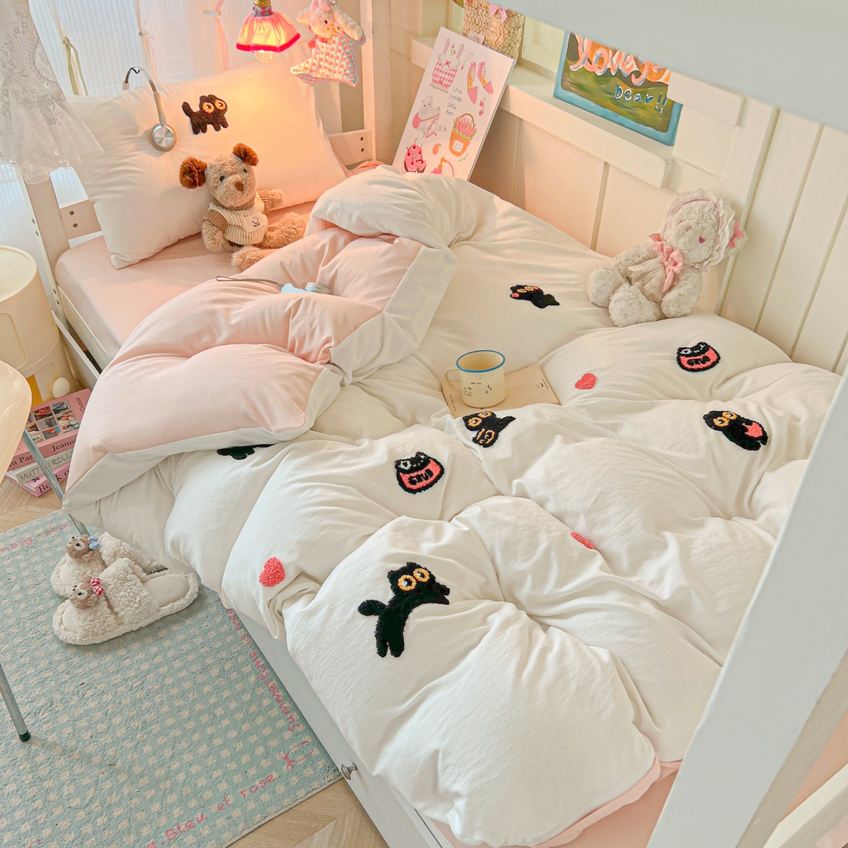 91家纺网 家纺一手货源 找家纺 韩巢家纺 2025新款学生宿舍寝室上下铺水洗棉毛巾绣被套床单三四件套-幸运猫 幸运猫白浅粉