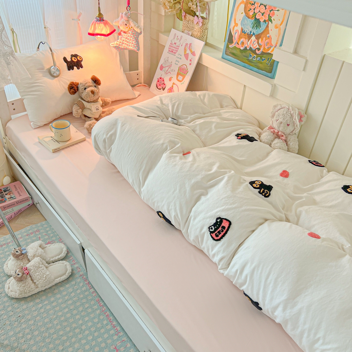 91家纺网 家纺一手货源 找家纺 韩巢家纺 2025新款学生宿舍寝室上下铺水洗棉毛巾绣被套床单三四件套-幸运猫 幸运猫白浅粉