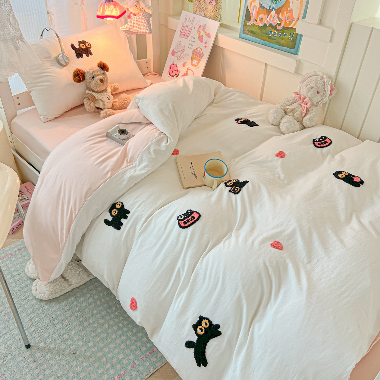 91家纺网 家纺一手货源 找家纺 韩巢家纺 2025新款学生宿舍寝室上下铺水洗棉毛巾绣被套床单三四件套-幸运猫 幸运猫白浅粉