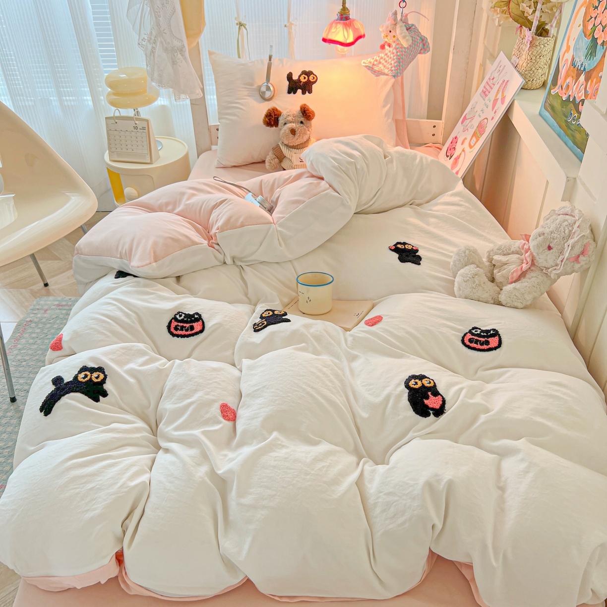 91家纺网 家纺一手货源 找家纺 韩巢家纺 2025新款学生宿舍寝室上下铺水洗棉毛巾绣被套床单三四件套-幸运猫 幸运猫白浅粉