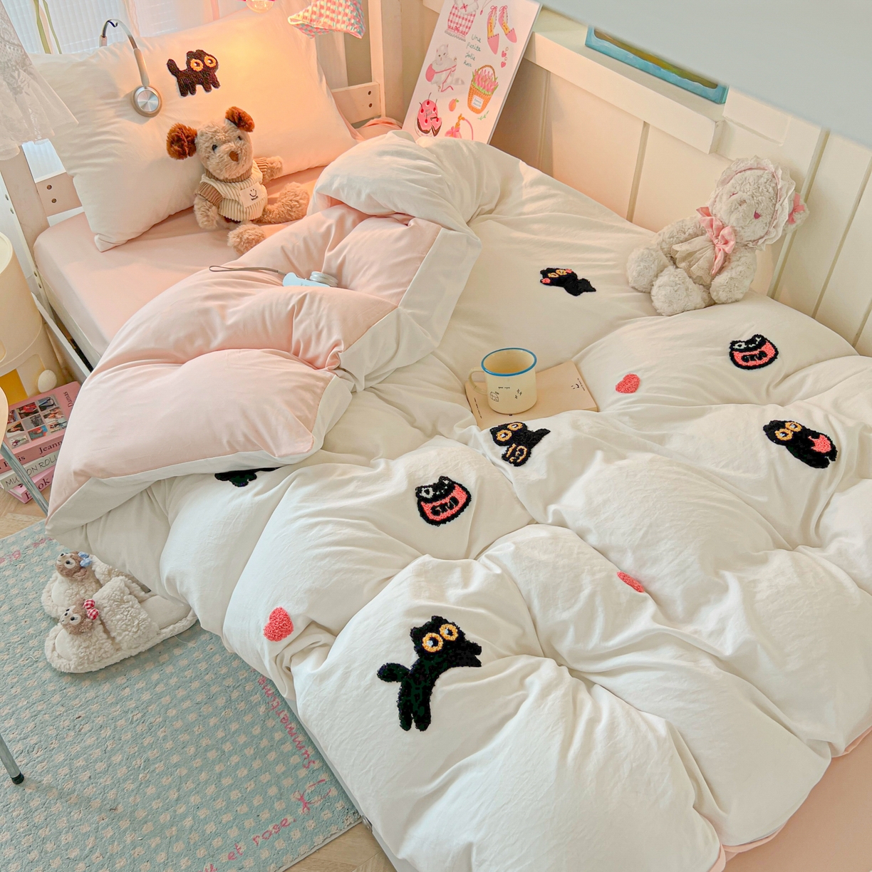 91家纺网 家纺一手货源 找家纺 韩巢家纺 2025新款学生宿舍寝室上下铺水洗棉毛巾绣被套床单三四件套-幸运猫 幸运猫白浅粉