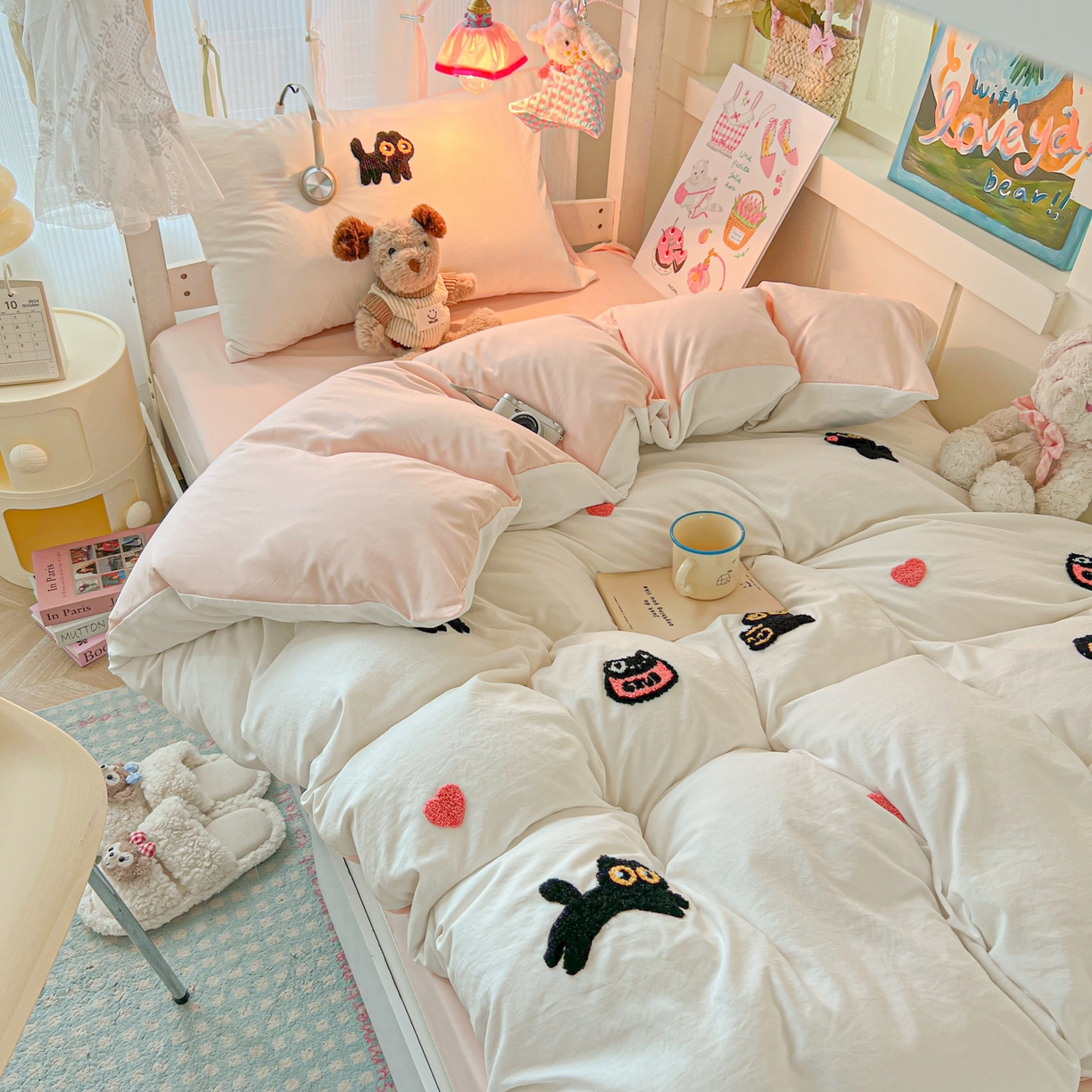 91家纺网 家纺一手货源 找家纺 韩巢家纺 2025新款学生宿舍寝室上下铺水洗棉毛巾绣被套床单三四件套-幸运猫 幸运猫白浅粉