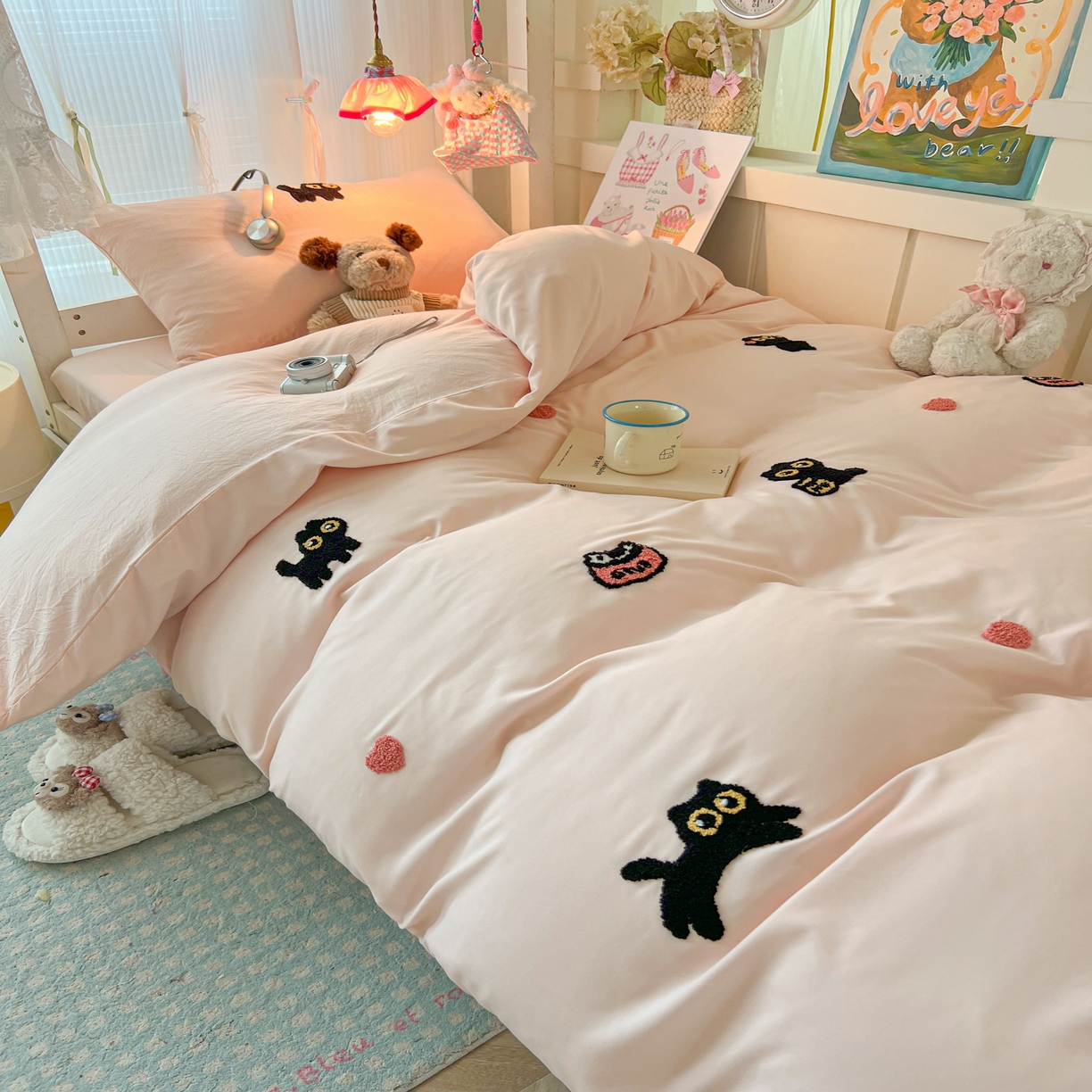 91家纺网 家纺一手货源 找家纺 韩巢家纺 2025新款学生宿舍寝室上下铺水洗棉毛巾绣被套床单三四件套-幸运猫 幸运猫浅粉
