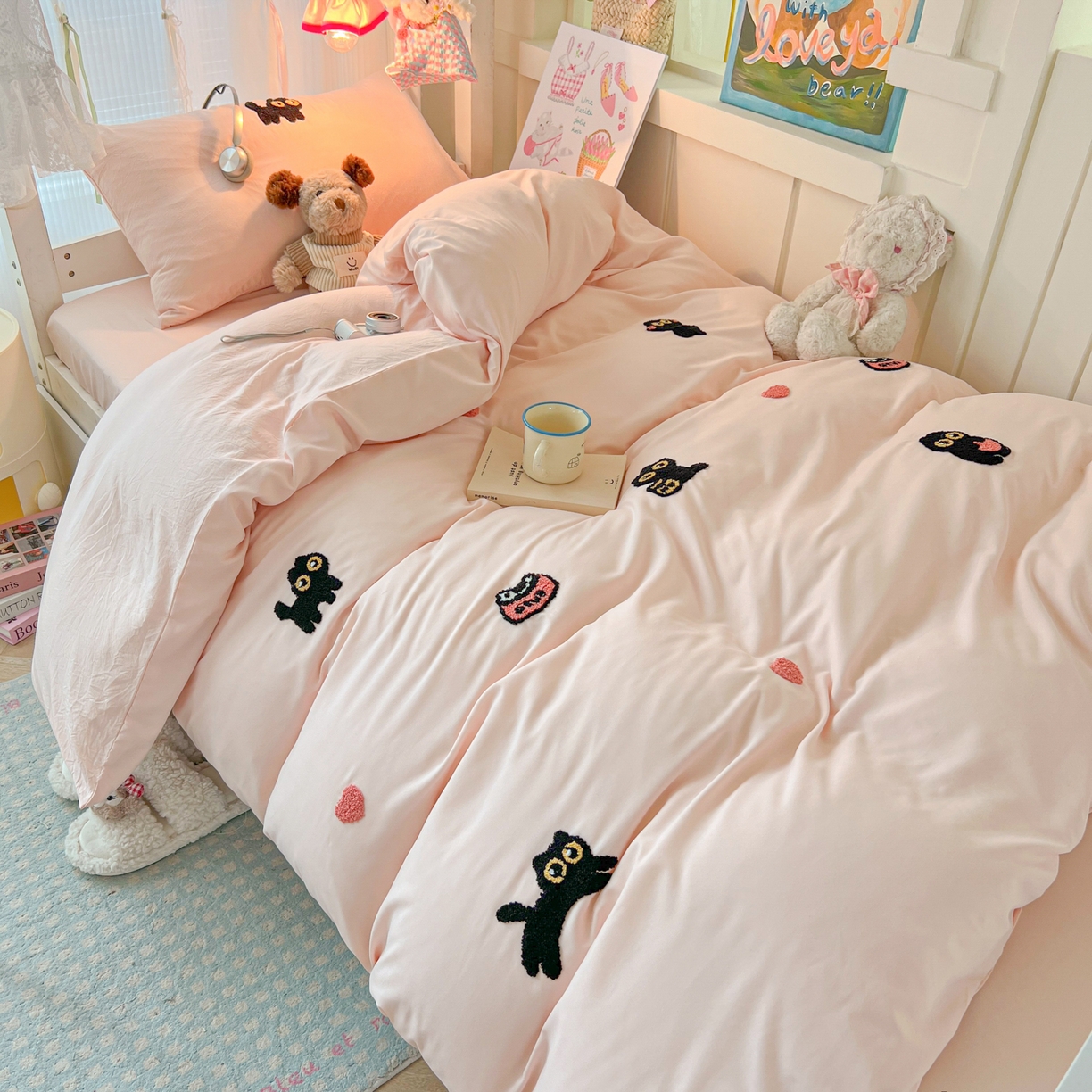 91家纺网 家纺一手货源 找家纺 韩巢家纺 2025新款学生宿舍寝室上下铺水洗棉毛巾绣被套床单三四件套-幸运猫 幸运猫浅粉