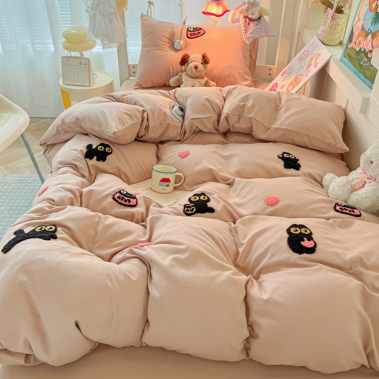 91家纺网 家纺一手货源 找家纺 韩巢家纺 2025新款学生宿舍寝室上下铺水洗棉毛巾绣被套床单三四件套-幸运猫 幸运猫奶咖