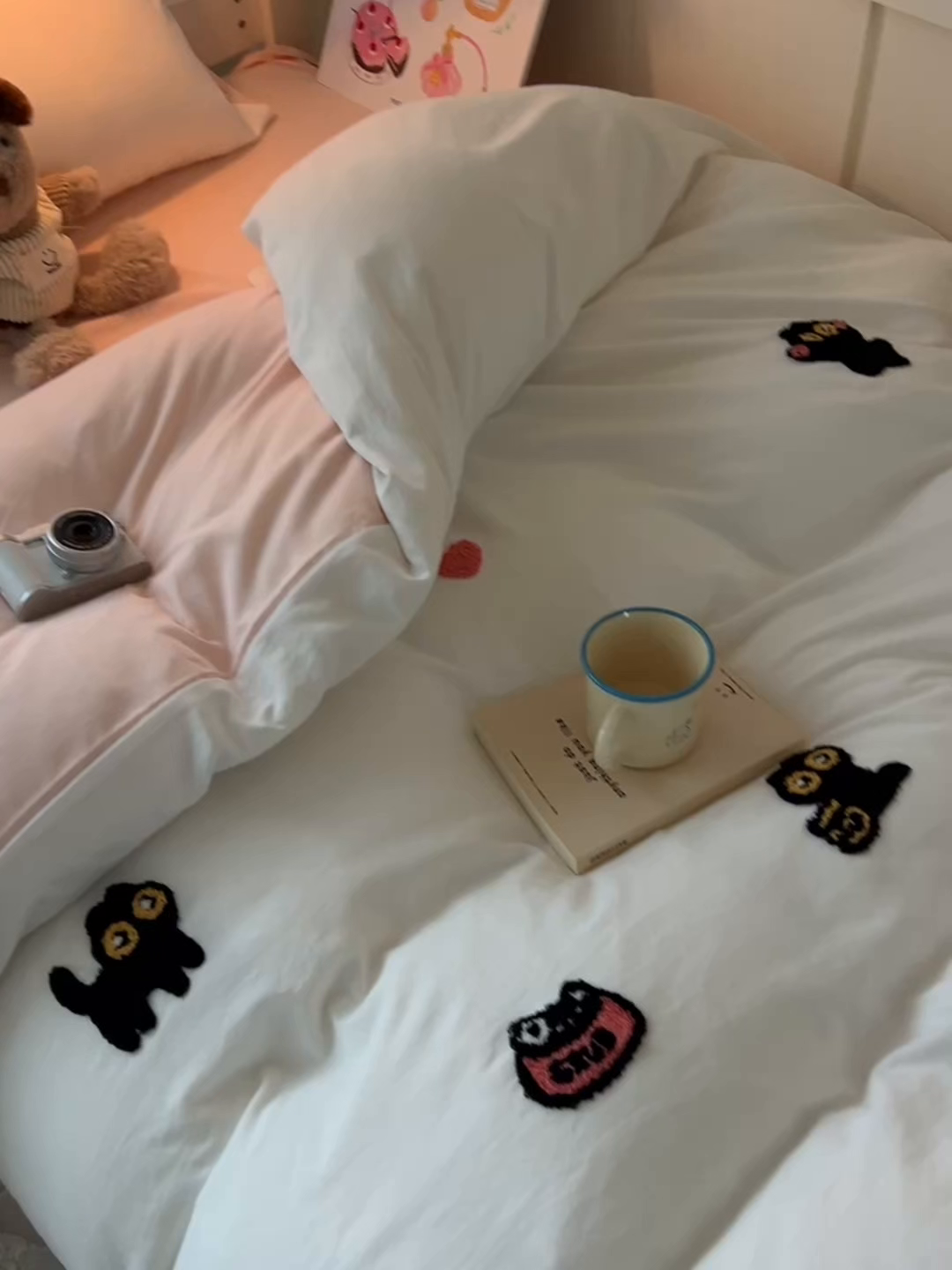 91家纺网 家纺一手货源 找家纺 韩巢家纺 2025新款学生宿舍寝室上下铺水洗棉毛巾绣被套床单三四件套-幸运猫 幸运猫白浅粉