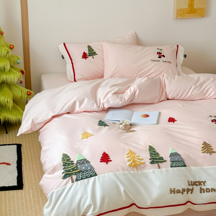 91家纺网 家纺一手货源 找家纺 佳汐蓝家纺 2025秋冬新款森系北欧风毛巾绣四件套—森林秘境 森林秘境-粉