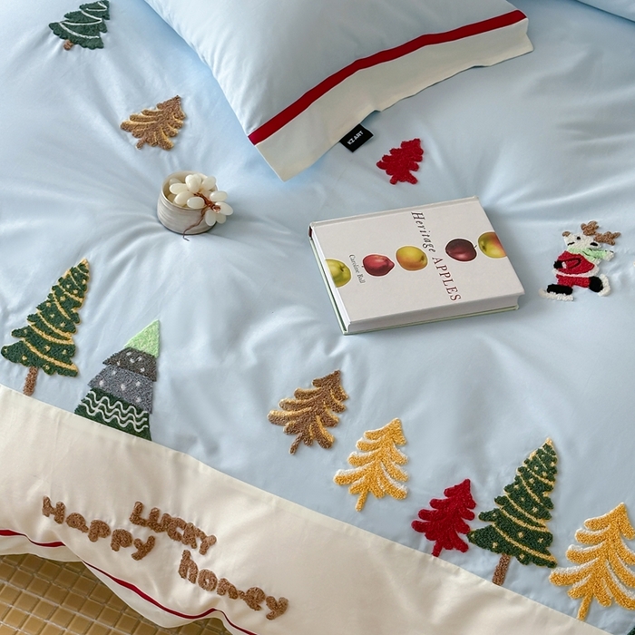 91家纺网 家纺一手货源 找家纺 佳汐蓝家纺 2025秋冬新款森系北欧风毛巾绣四件套—森林秘境 森林秘境-蓝