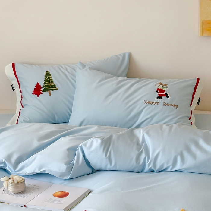 91家纺网 家纺一手货源 找家纺 佳汐蓝家纺 2025秋冬新款森系北欧风毛巾绣四件套—森林秘境 森林秘境-蓝