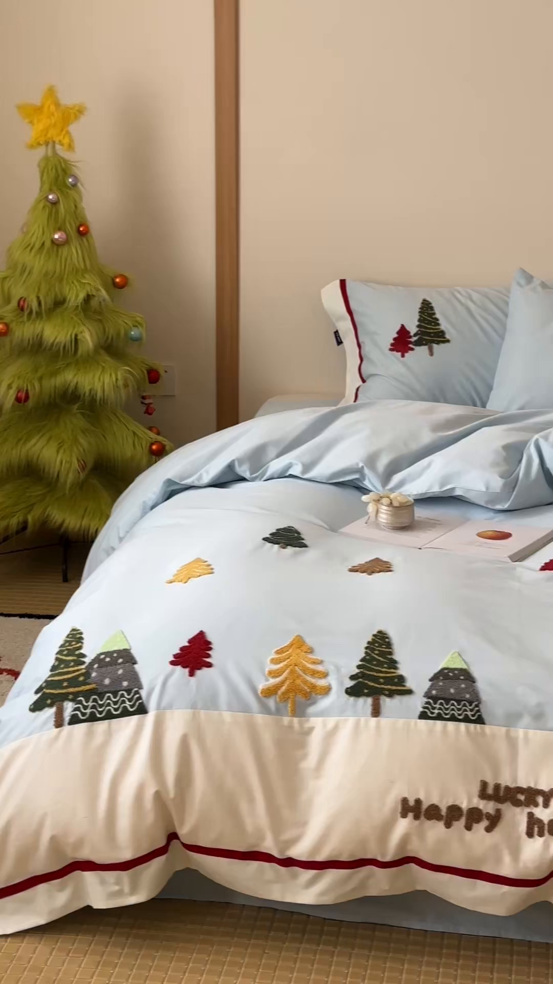 91家纺网 家纺一手货源 找家纺 佳汐蓝家纺 2025秋冬新款森系北欧风毛巾绣四件套—森林秘境 森林秘境-蓝