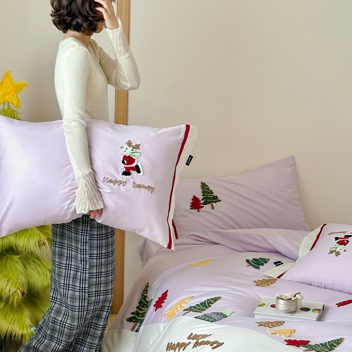 91家纺网 家纺一手货源 找家纺 佳汐蓝家纺 2025秋冬新款森系北欧风毛巾绣四件套—森林秘境 森林秘境-紫