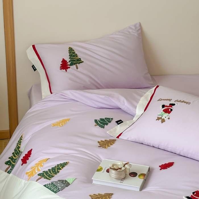 91家纺网 家纺一手货源 找家纺 佳汐蓝家纺 2025秋冬新款森系北欧风毛巾绣四件套—森林秘境 森林秘境-紫