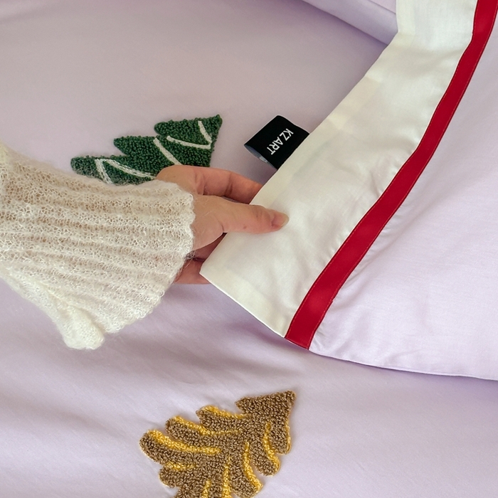 91家纺网 家纺一手货源 找家纺 佳汐蓝家纺 2025秋冬新款森系北欧风毛巾绣四件套—森林秘境 森林秘境-紫