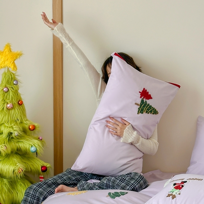 91家纺网 家纺一手货源 找家纺 佳汐蓝家纺 2025秋冬新款森系北欧风毛巾绣四件套—森林秘境 森林秘境-紫