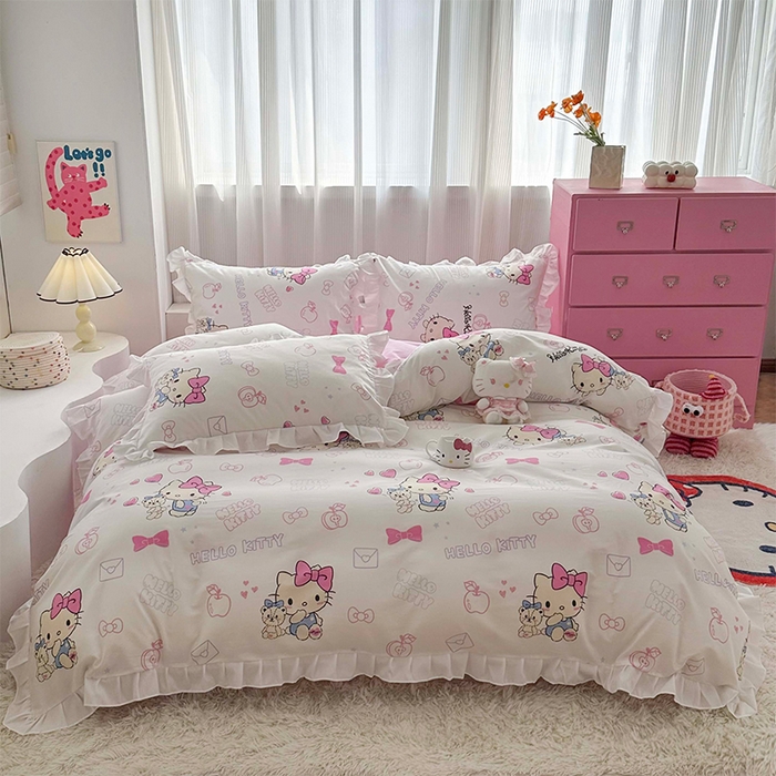 91家纺网 家纺一手货源 找家纺 玉元坊2025新款三丽鸥系列 全棉床单纯棉床裙三四件套  凯蒂小熊 花边款