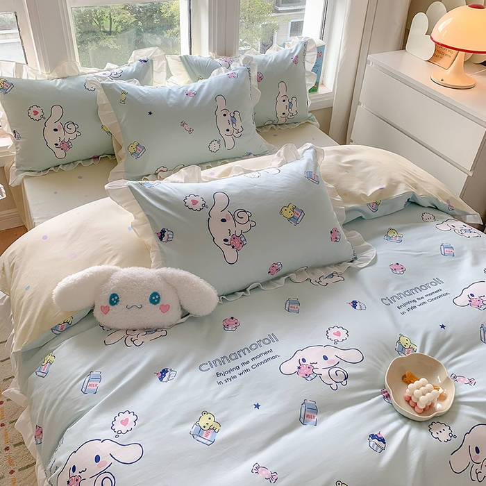 91家纺网 家纺一手货源 找家纺 玉元坊2025新款三丽鸥系列 全棉床单纯棉床裙三四件套  牛奶大耳狗【花边款】