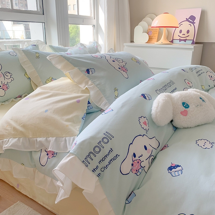 91家纺网 家纺一手货源 找家纺 玉元坊2025新款三丽鸥系列 全棉床单纯棉床裙三四件套  牛奶大耳狗【花边款】