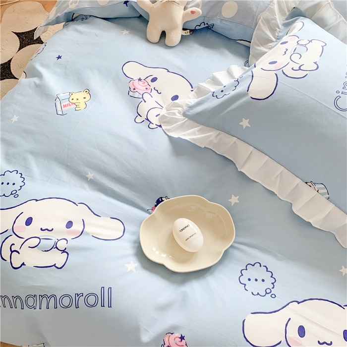 91家纺网 家纺一手货源 找家纺 玉元坊2025新款三丽鸥系列 全棉床单纯棉床裙三四件套  甜品玉桂狗【花边款】