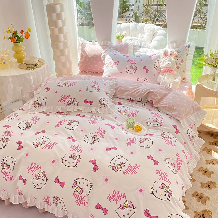 91家纺网 家纺一手货源 找家纺 玉元坊2025新款三丽鸥系列 全棉床单纯棉床裙三四件套  雏菊kt 花边款