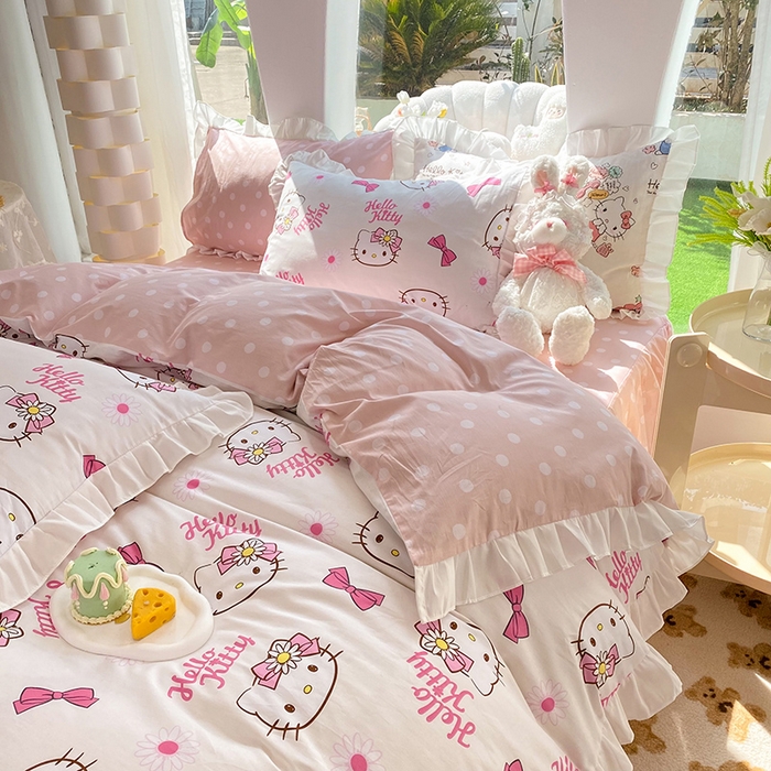 91家纺网 家纺一手货源 找家纺 玉元坊2025新款三丽鸥系列 全棉床单纯棉床裙三四件套  雏菊kt 花边款