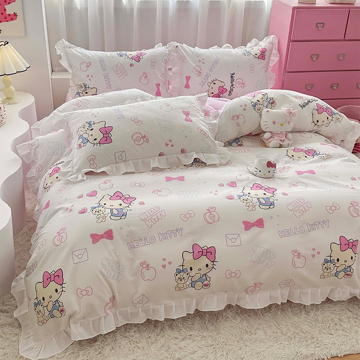 91家纺网 家纺一手货源 找家纺 玉元坊2025新款三丽鸥系列 全棉床单纯棉床裙三四件套  凯蒂小熊 花边款