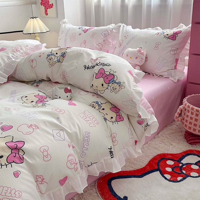 91家纺网 家纺一手货源 找家纺 玉元坊2025新款三丽鸥系列 全棉床单纯棉床裙三四件套  凯蒂小熊 花边款