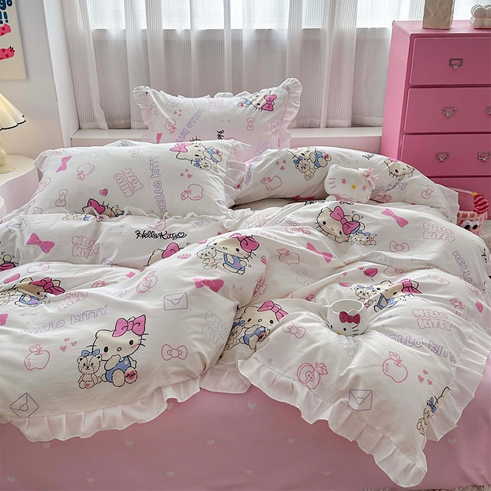 91家纺网 家纺一手货源 找家纺 玉元坊2025新款三丽鸥系列 全棉床单纯棉床裙三四件套  凯蒂小熊 花边款