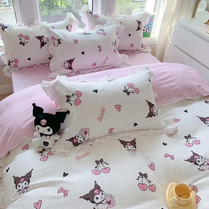 91家纺网 家纺一手货源 找家纺 玉元坊2025新款三丽鸥系列 全棉床单纯棉床裙三四件套  樱桃库洛米【花边款】