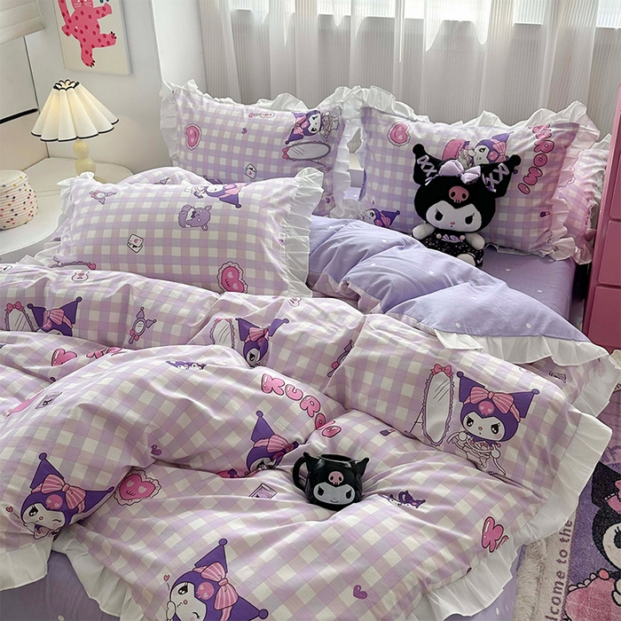 91家纺网 家纺一手货源 找家纺 玉元坊2025新款三丽鸥系列 全棉床单纯棉床裙三四件套  紫格库洛米【花边款】