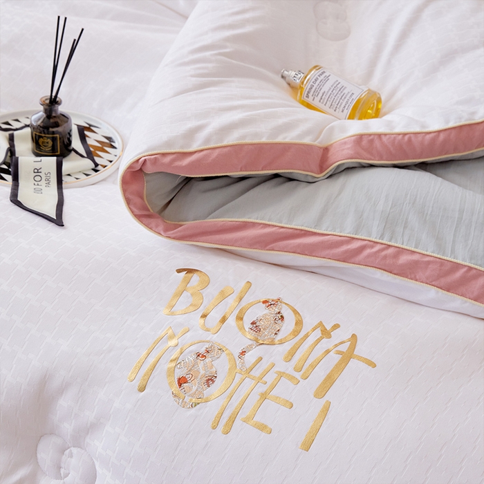 91家纺网 家纺一手货源 找家纺 VIP被业 2025新款提压花立体大豆冬被磨毛春秋被被芯 白色