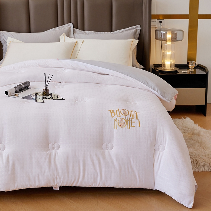 91家纺网 家纺一手货源 找家纺 VIP被业 2025新款提压花立体大豆冬被磨毛春秋被被芯 白色