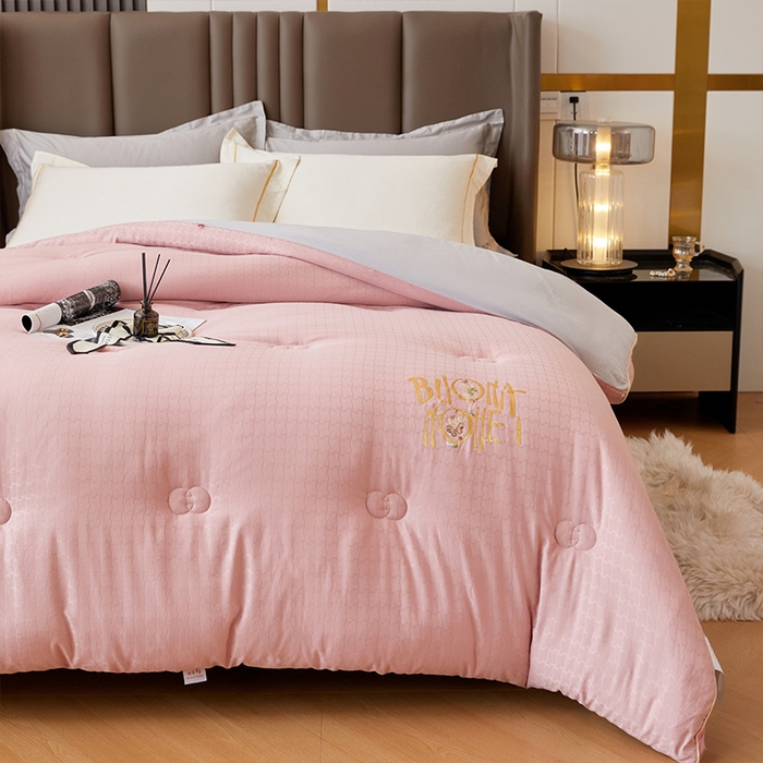 91家纺网 家纺一手货源 找家纺 VIP被业 2025新款提压花立体大豆冬被磨毛春秋被被芯 玉色