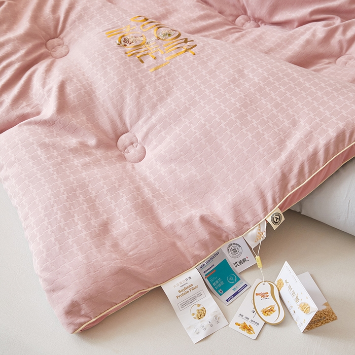 91家纺网 家纺一手货源 找家纺 VIP被业 2025新款提压花立体大豆冬被磨毛春秋被被芯 玉色