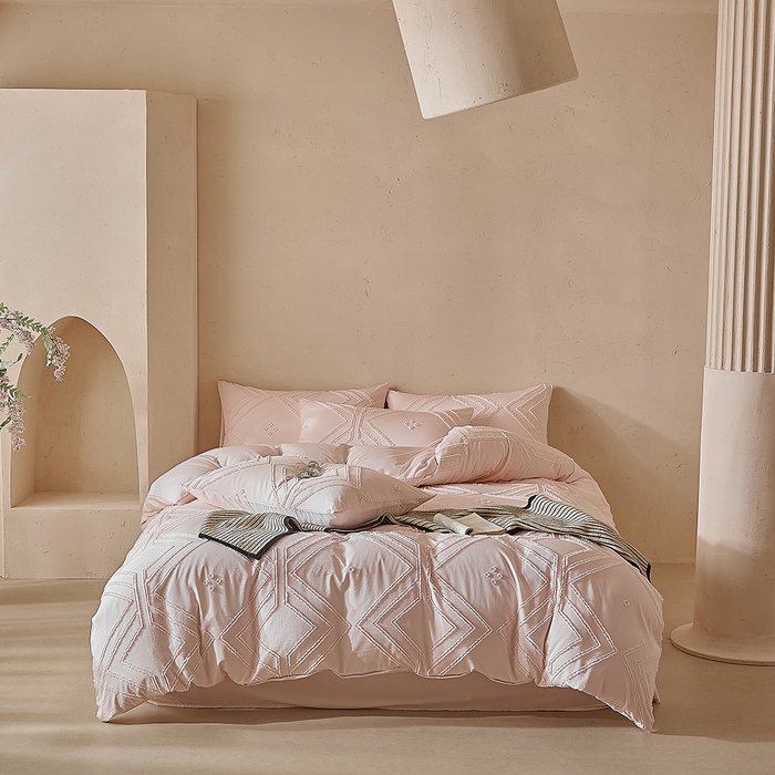 91家纺网 家纺一手货源 找家纺 缘生活 2025新款立体剪花A面剪花面料B面加厚磨毛布料四件套 剪花方格-粉色