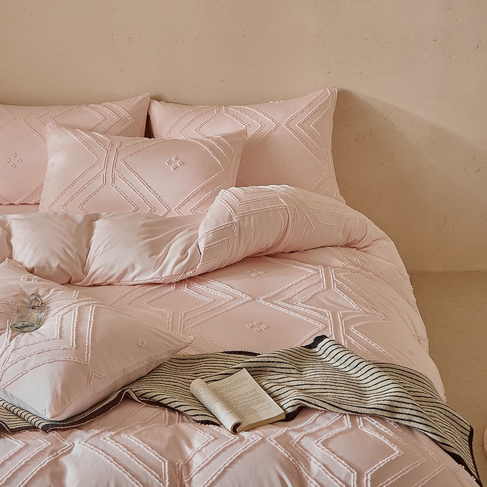 91家纺网 家纺一手货源 找家纺 缘生活 2025新款立体剪花A面剪花面料B面加厚磨毛布料四件套 剪花方格-粉色