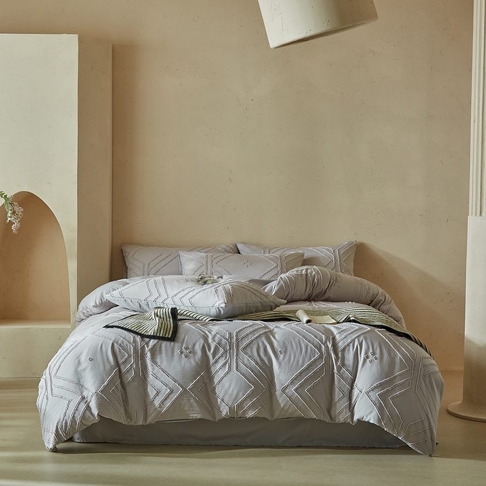 91家纺网 家纺一手货源 找家纺 缘生活 2025新款立体剪花A面剪花面料B面加厚磨毛布料四件套 剪花方格-浅灰