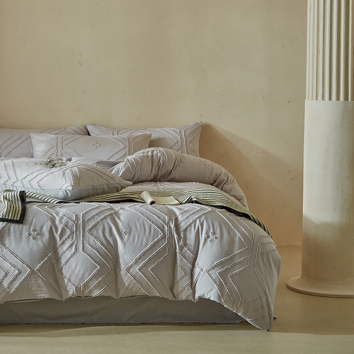 91家纺网 家纺一手货源 找家纺 缘生活 2025新款立体剪花A面剪花面料B面加厚磨毛布料四件套 剪花方格-浅灰