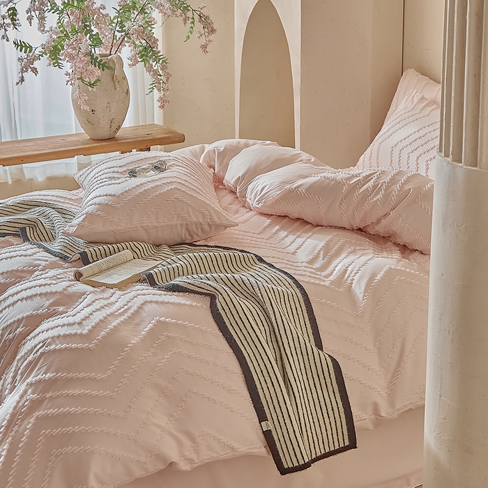 91家纺网 家纺一手货源 找家纺 缘生活 2025新款立体剪花A面剪花面料B面加厚磨毛布料四件套 剪花波浪-粉色