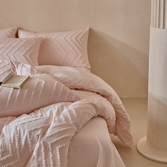 91家纺网 家纺一手货源 找家纺 缘生活 2025新款立体剪花A面剪花面料B面加厚磨毛布料四件套 剪花波浪-粉色