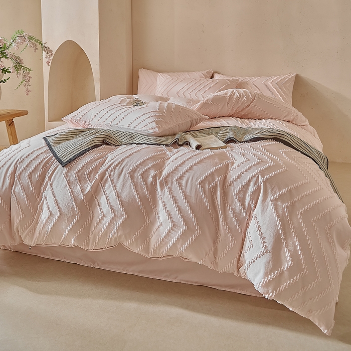 91家纺网 家纺一手货源 找家纺 缘生活 2025新款立体剪花A面剪花面料B面加厚磨毛布料四件套 剪花波浪-粉色